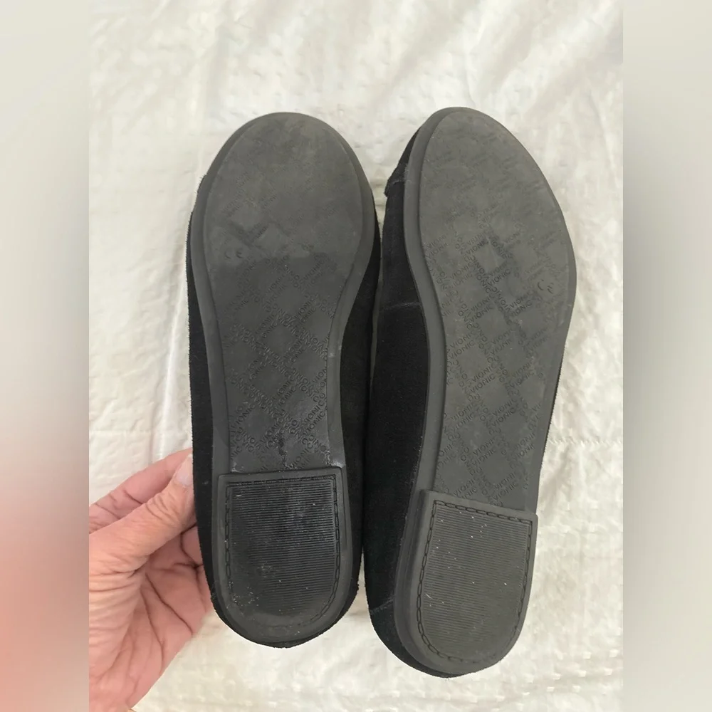Vionic Black Velvet Loafers with Metallic Chain Detail Size 11 Wide - Picture 3 of 4